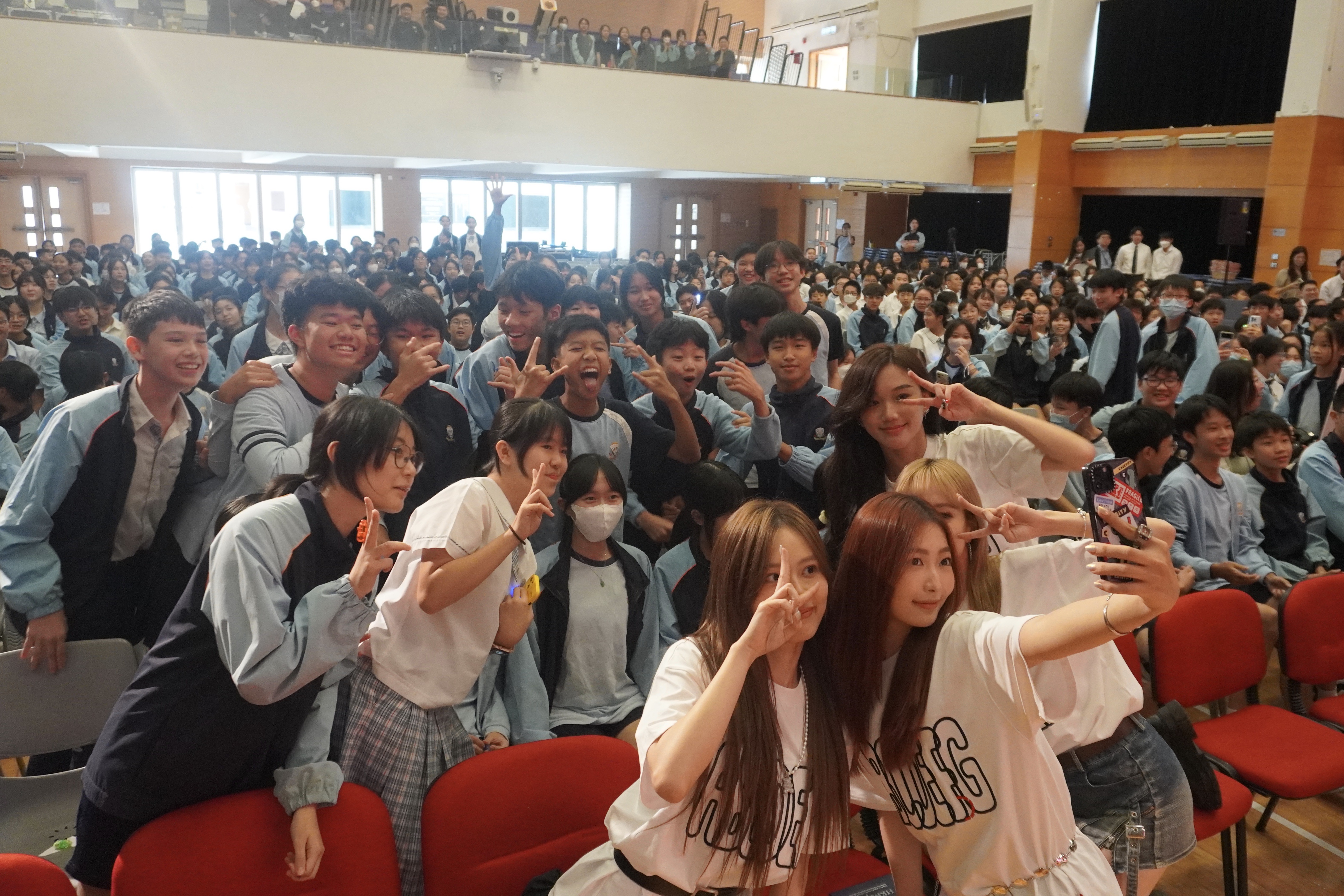 VIVA 密密學校巡演，凌晨五點起身主持 Podcast 節目《VIVA Morning Call》