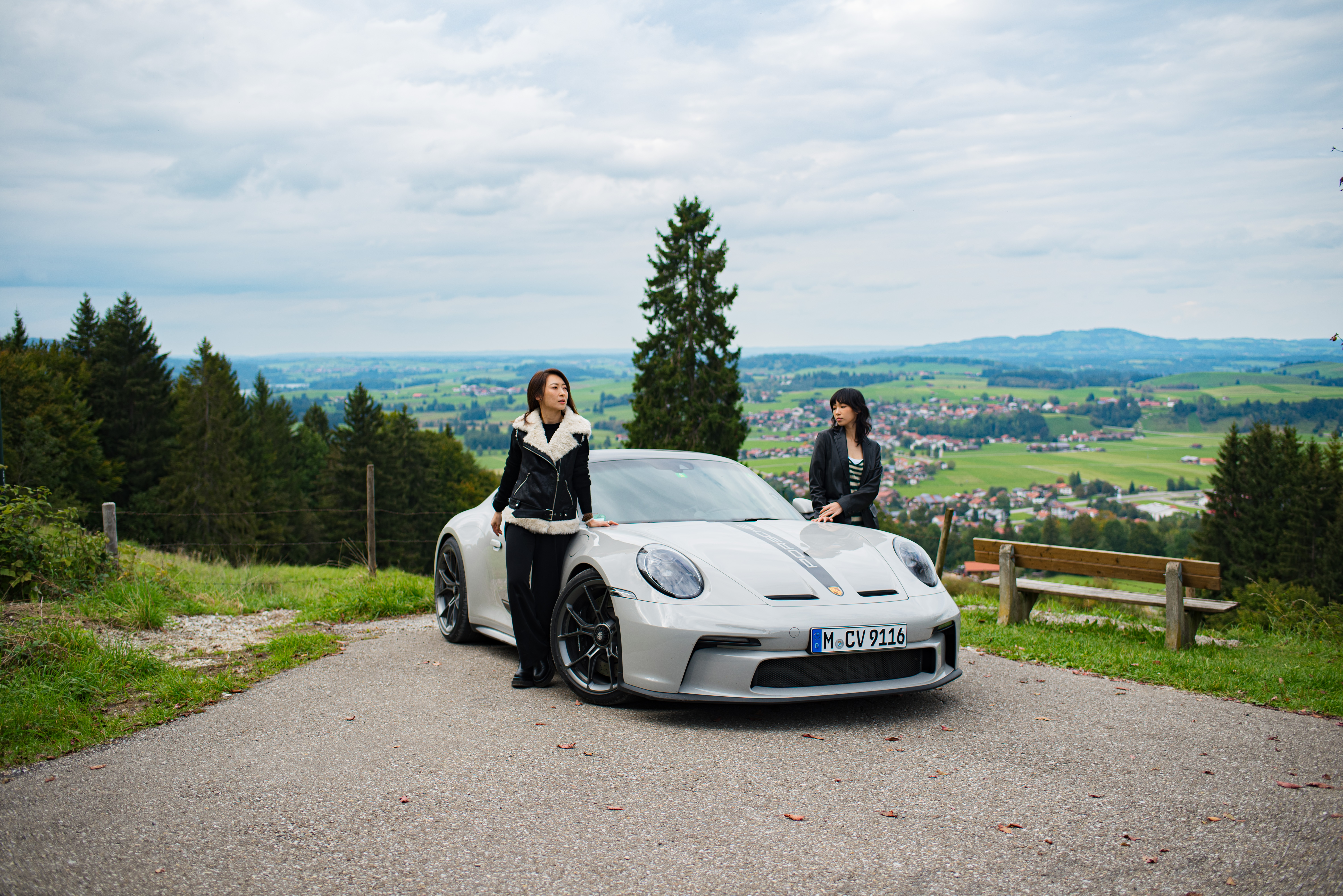 車經節目衝出亞洲 — 周家怡李靖筠德國拍 MV