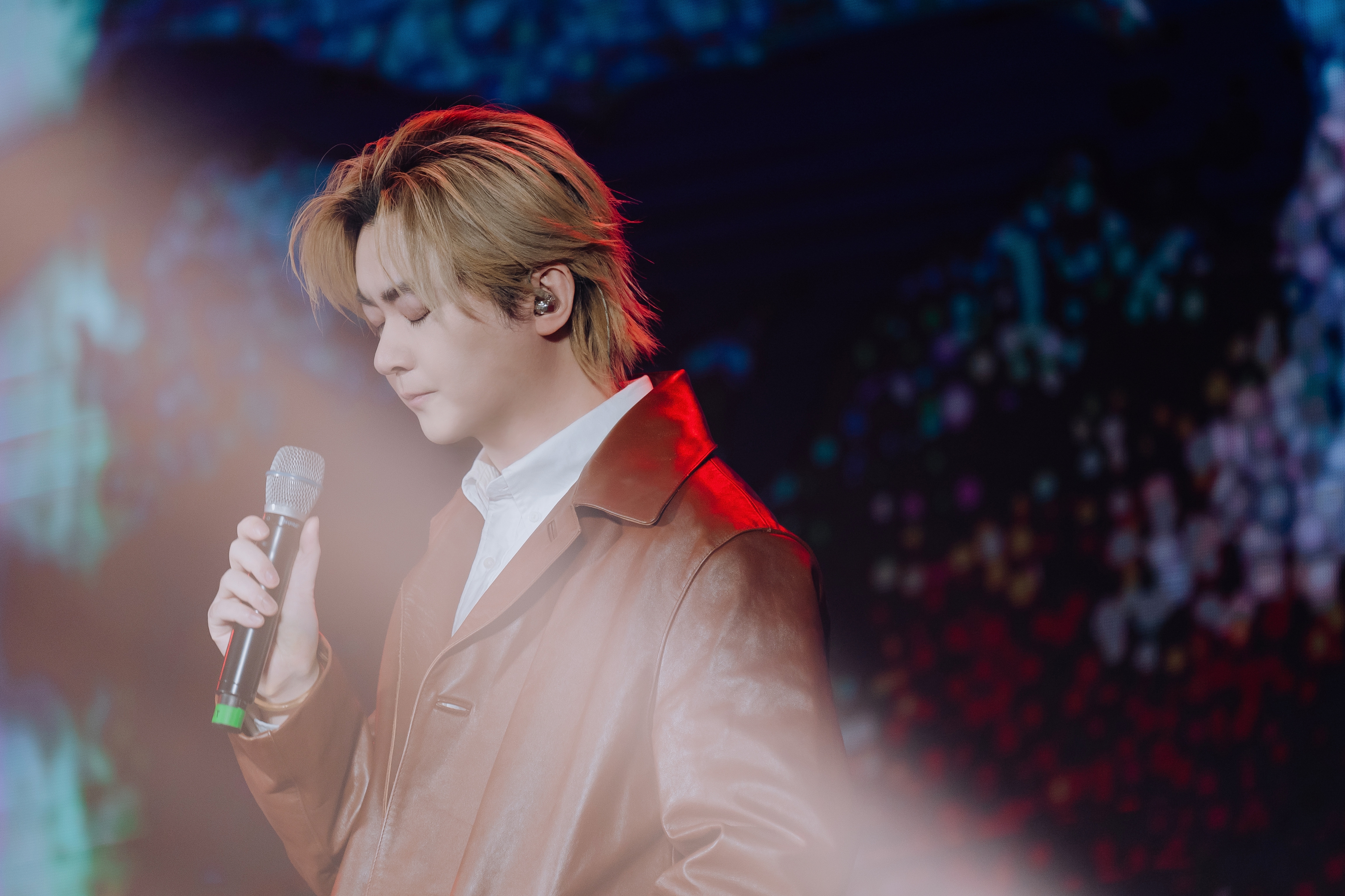 許靖韻擔任洪卓立音樂會嘉賓，佛山站以英皇電影《破．地獄》概念作主題