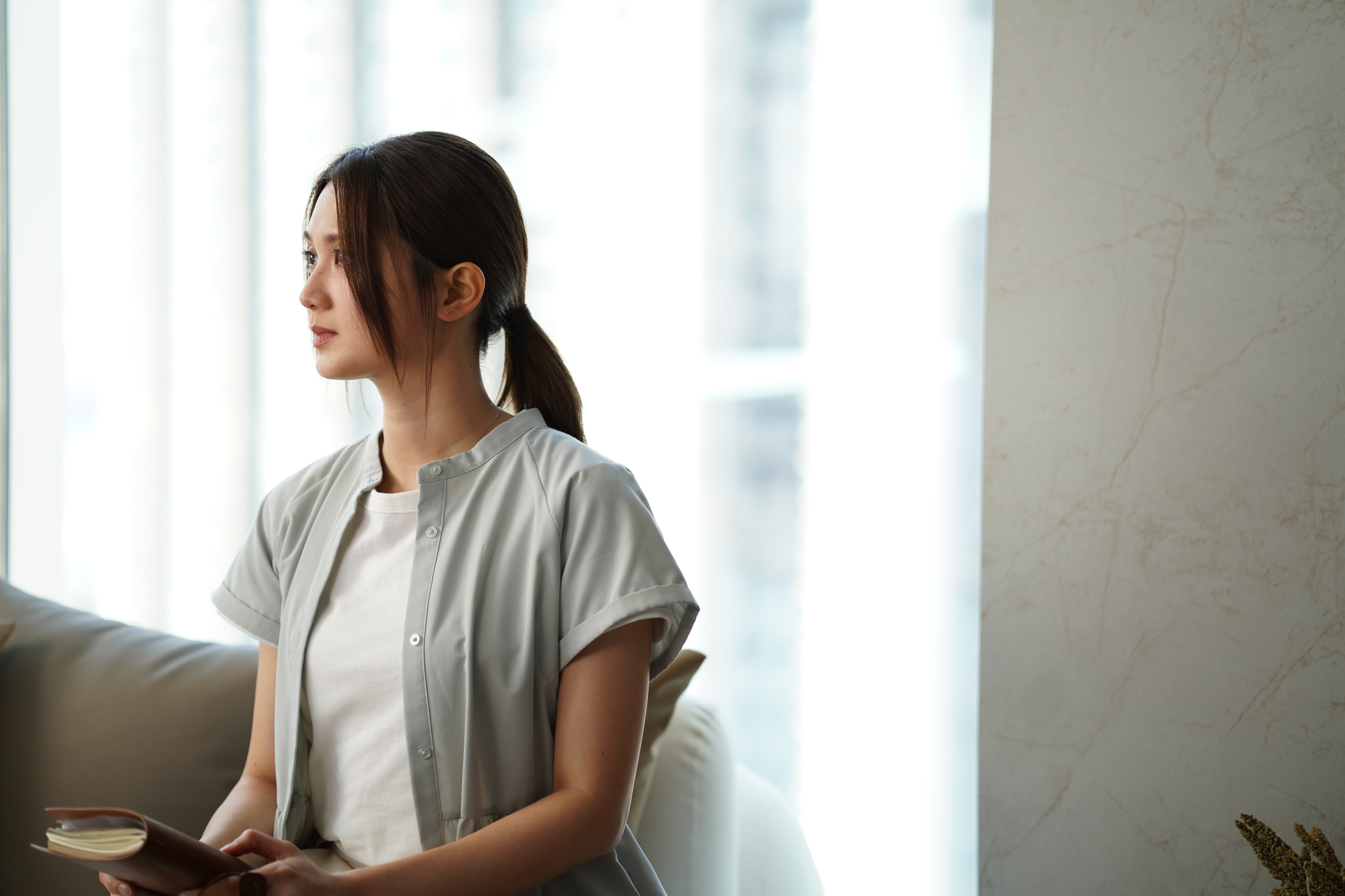 黃妍為微電影《加班》獻唱主題曲〈無膽匪類〉，憑戲勇奪「最佳微電影女主角」金獎