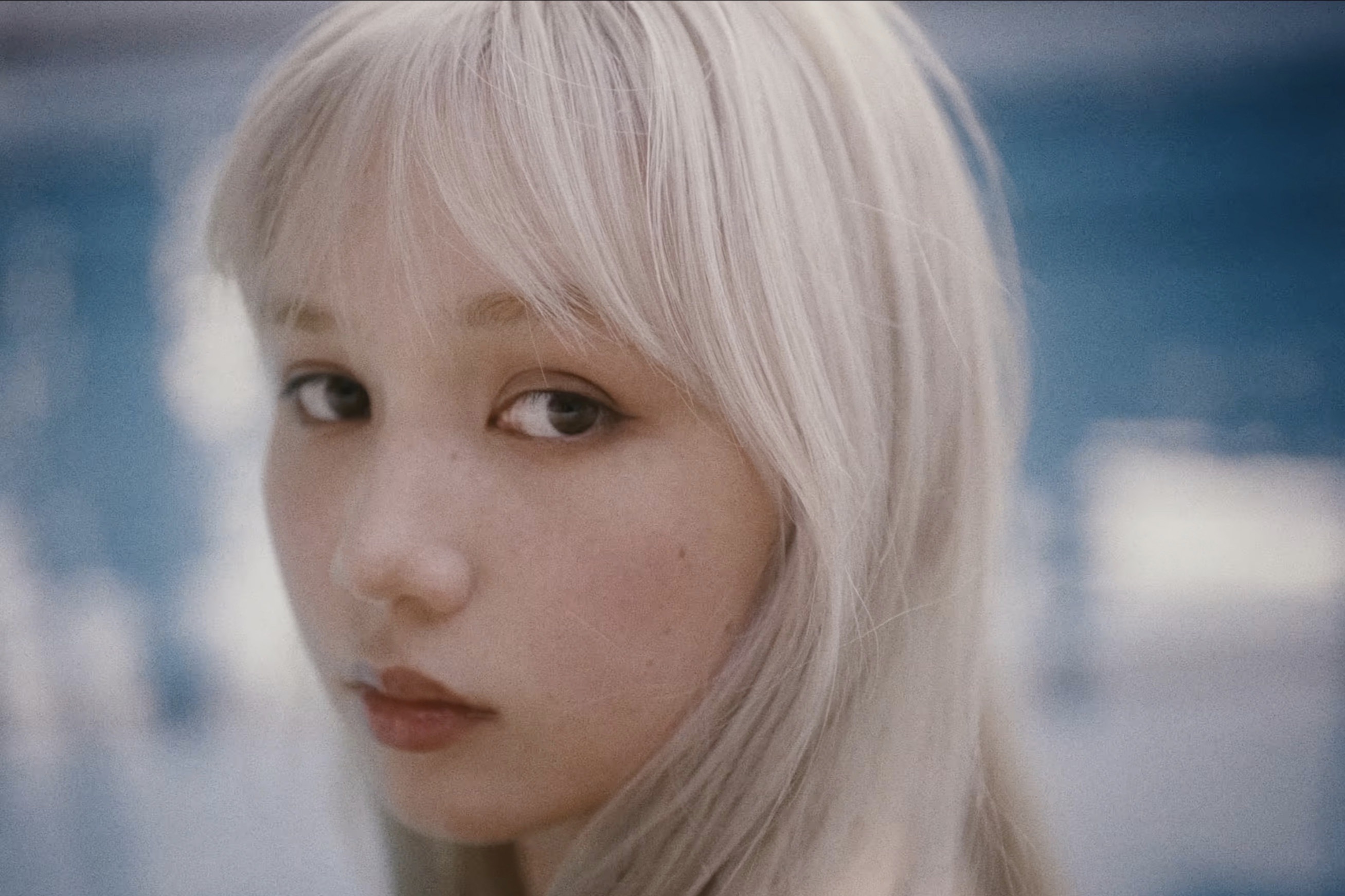 Nancy Kwai 新歌〈Will you answer me?〉一撇以往輕柔唱風，首嘗搖滾歌展現硬朗面相  