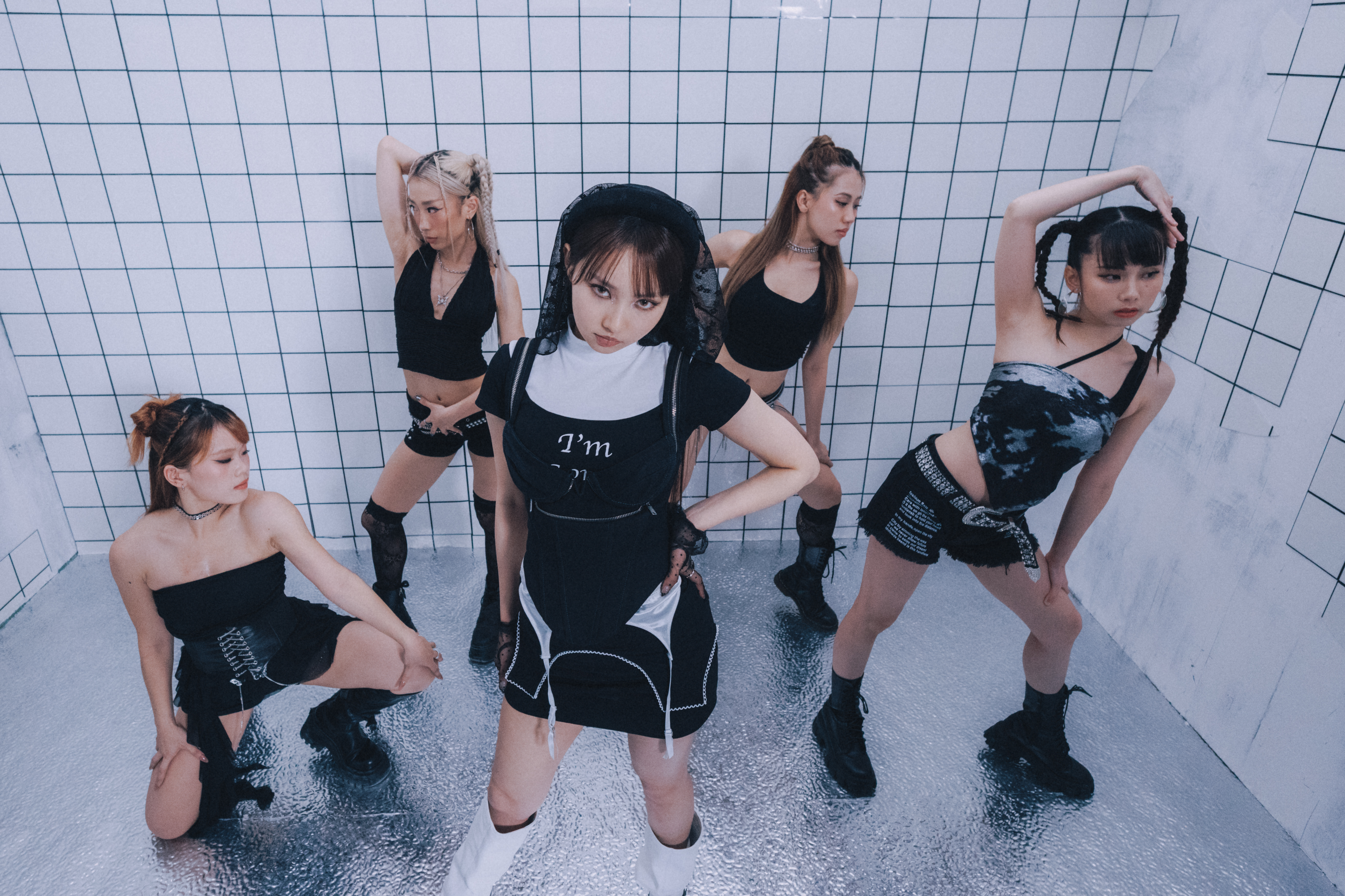 Day 許軼新歌〈これも愛〉用愛感化世人，誓要實踐 00 後整頓職場