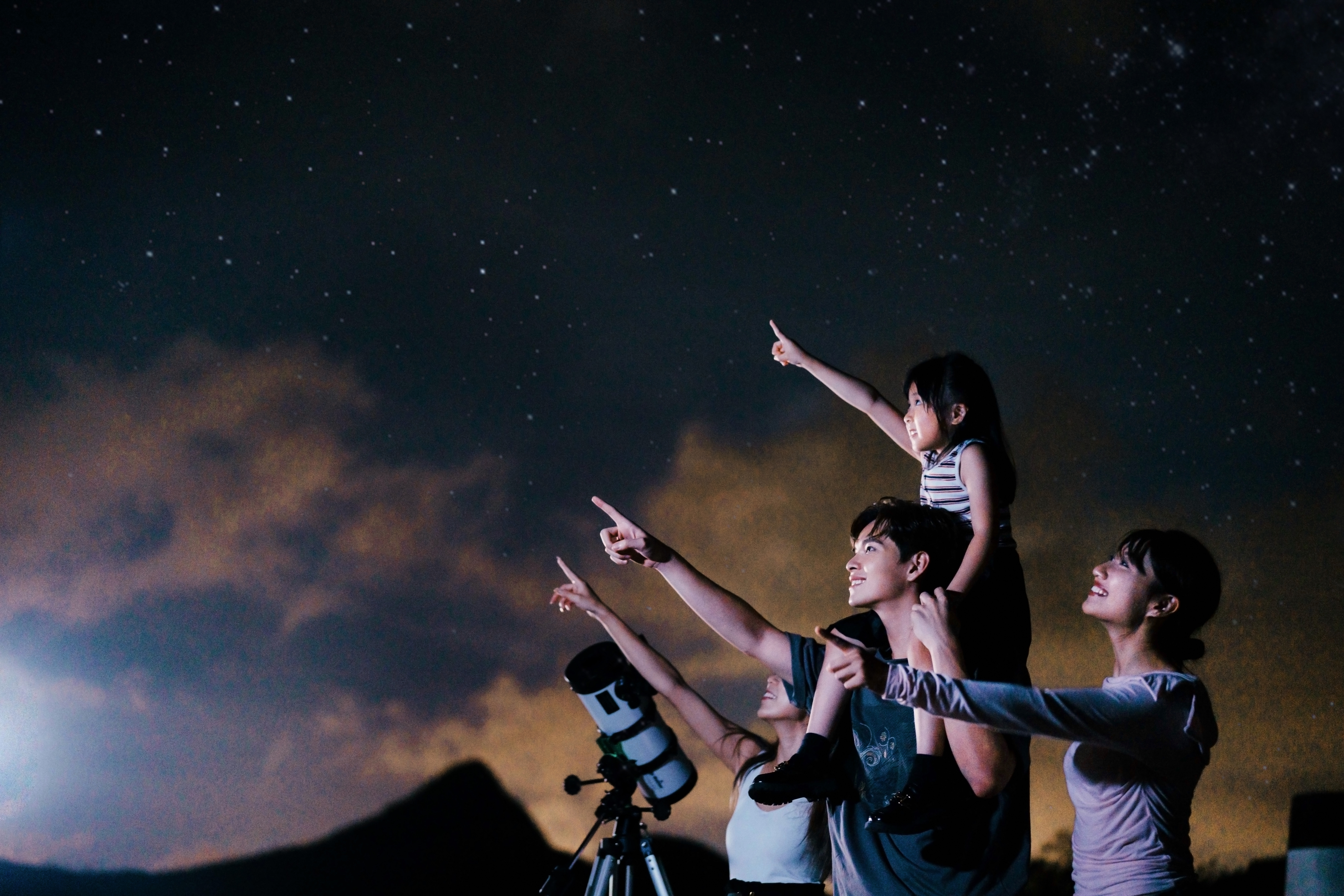 黎展峯最新浪漫作品〈宇宙煙火〉以天文現象喻千年難遇上真愛機率