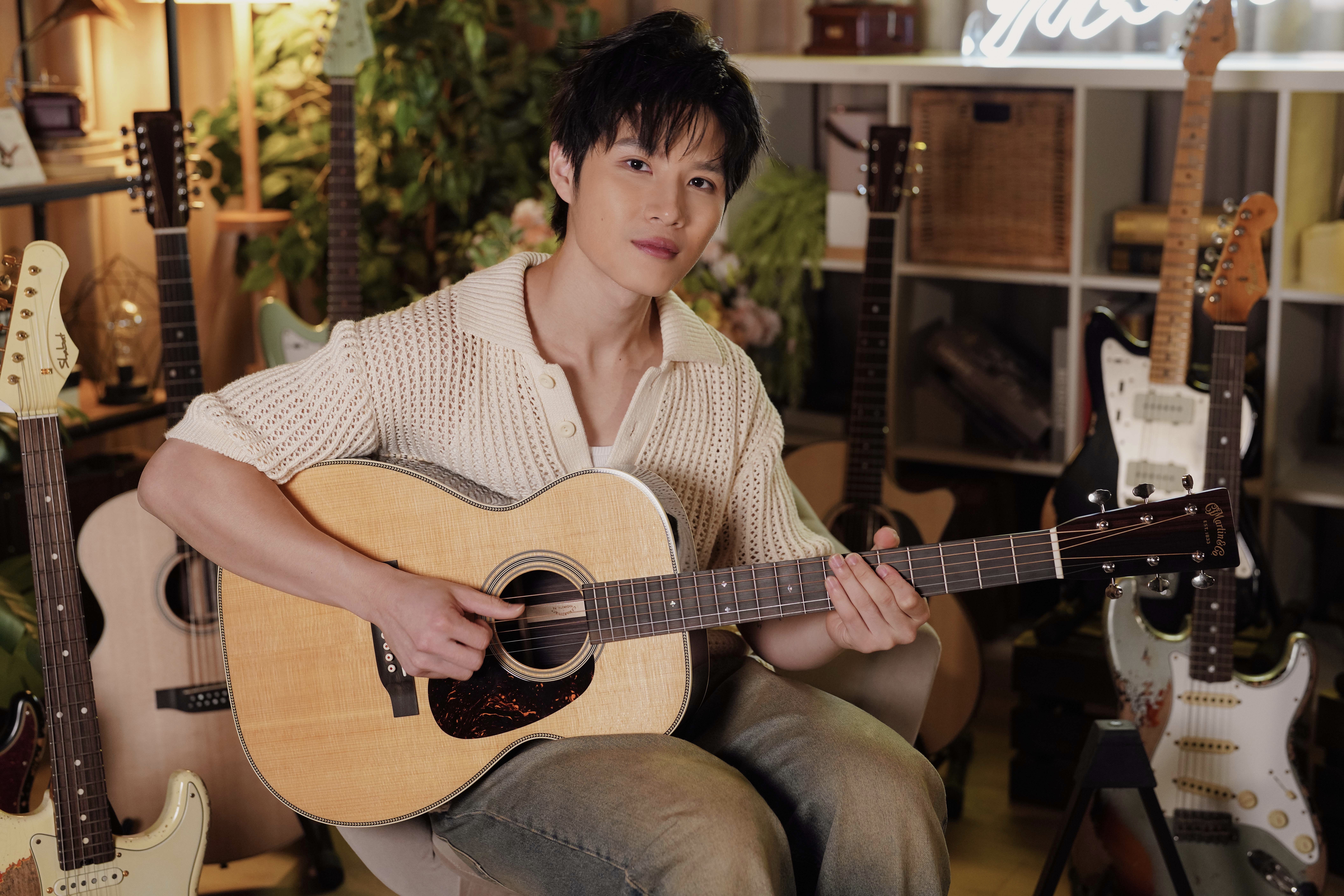 愚公 Michael C 揹結他闖音樂圈 5 年不忘初心：「C Chord 是我學的第一個 Chord，所以《C Major》象徵著我的音樂路上一個起點。」