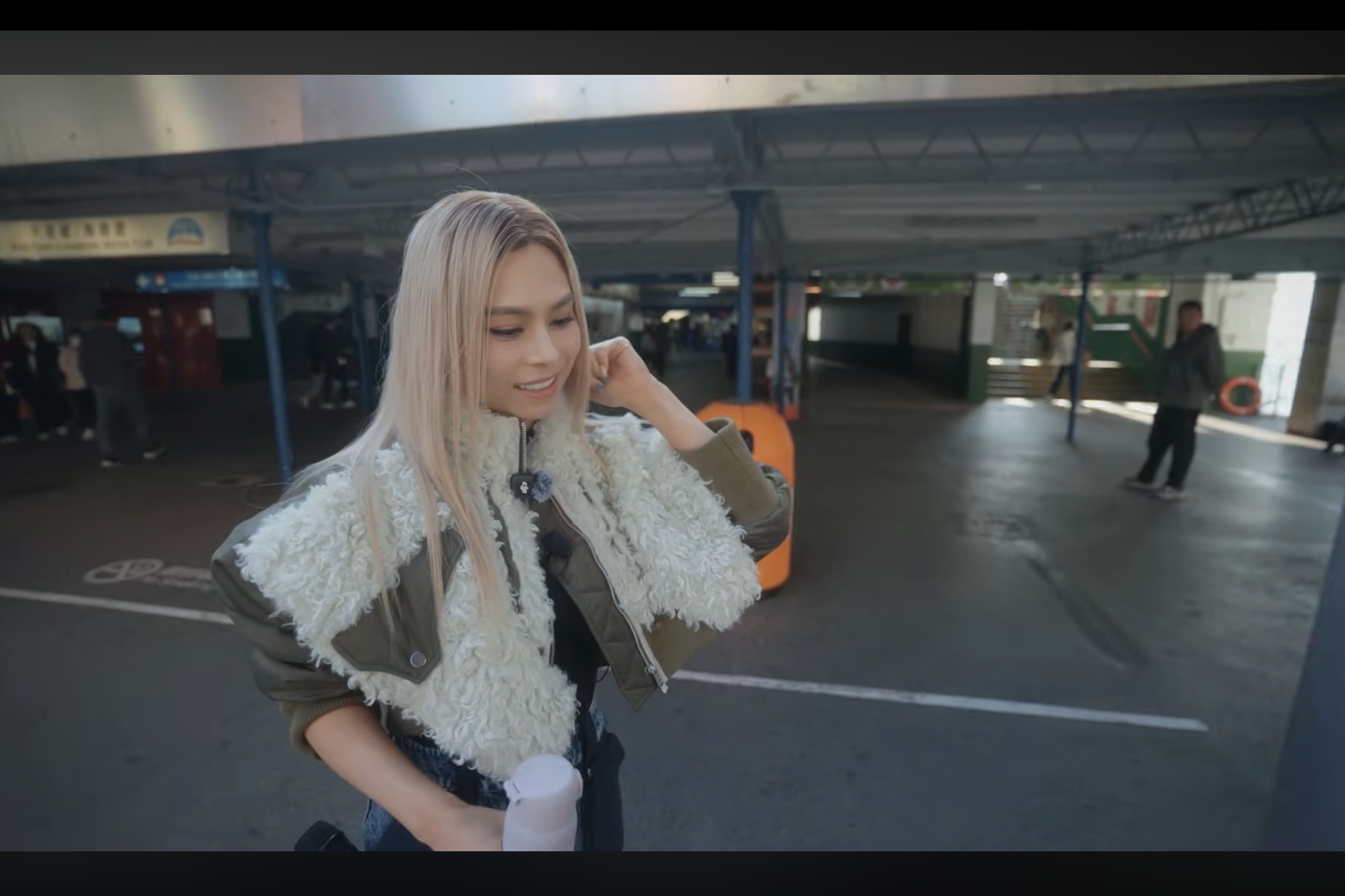 Gin Lee 李幸倪玩盡「個幾鐘一鏡到底」九龍塘唱到尖沙咀，海運平台變戶外 K 場