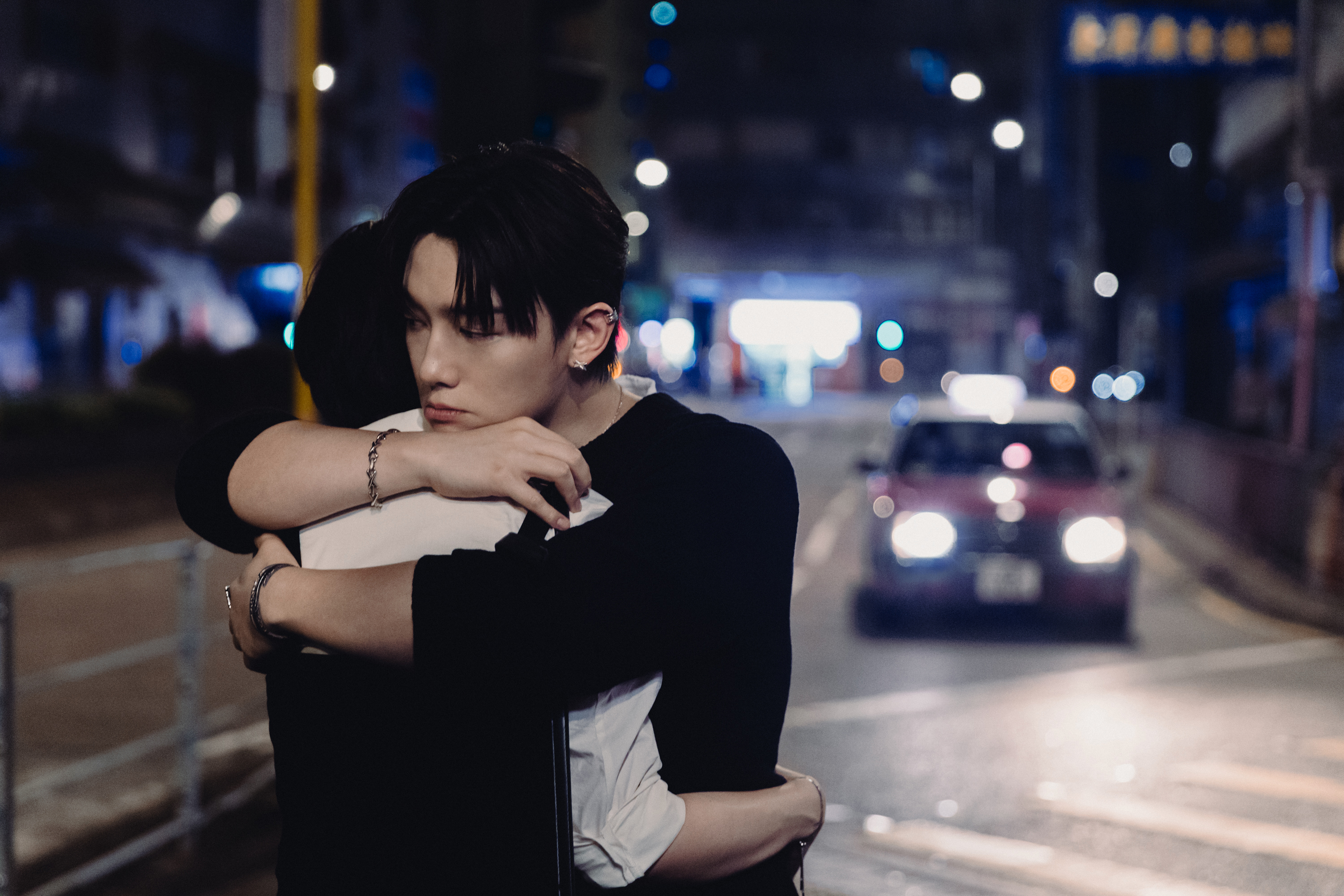 MC 張天賦新歌〈男人怎可以〉MV 邀鄧濤演女主角 — 遭掟電話飛中頭笑言：「已同公司攞病假！」